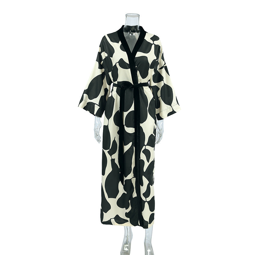 Fashionable Black Woven Printed Loose Long Robe for WomenCasual Sleepwear